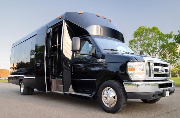 Black-Ford-E450-exterior-img